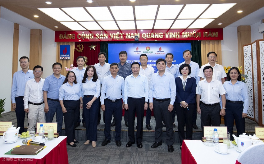 Chủ tịch HĐTV Petrovietnam Lê Mạnh Hùng làm việc với Cụm Khí - Điện - Đạm Cà Mau về định hướng phát triển